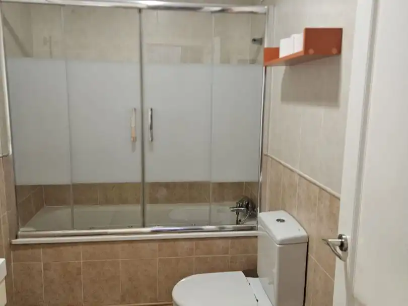 Detached homes for rent in Calle Gertrudis Anglesola, 9, Centro Bathroom of Detached homes for rent in Bétera with Air Conditioner, Heating and Private garden
