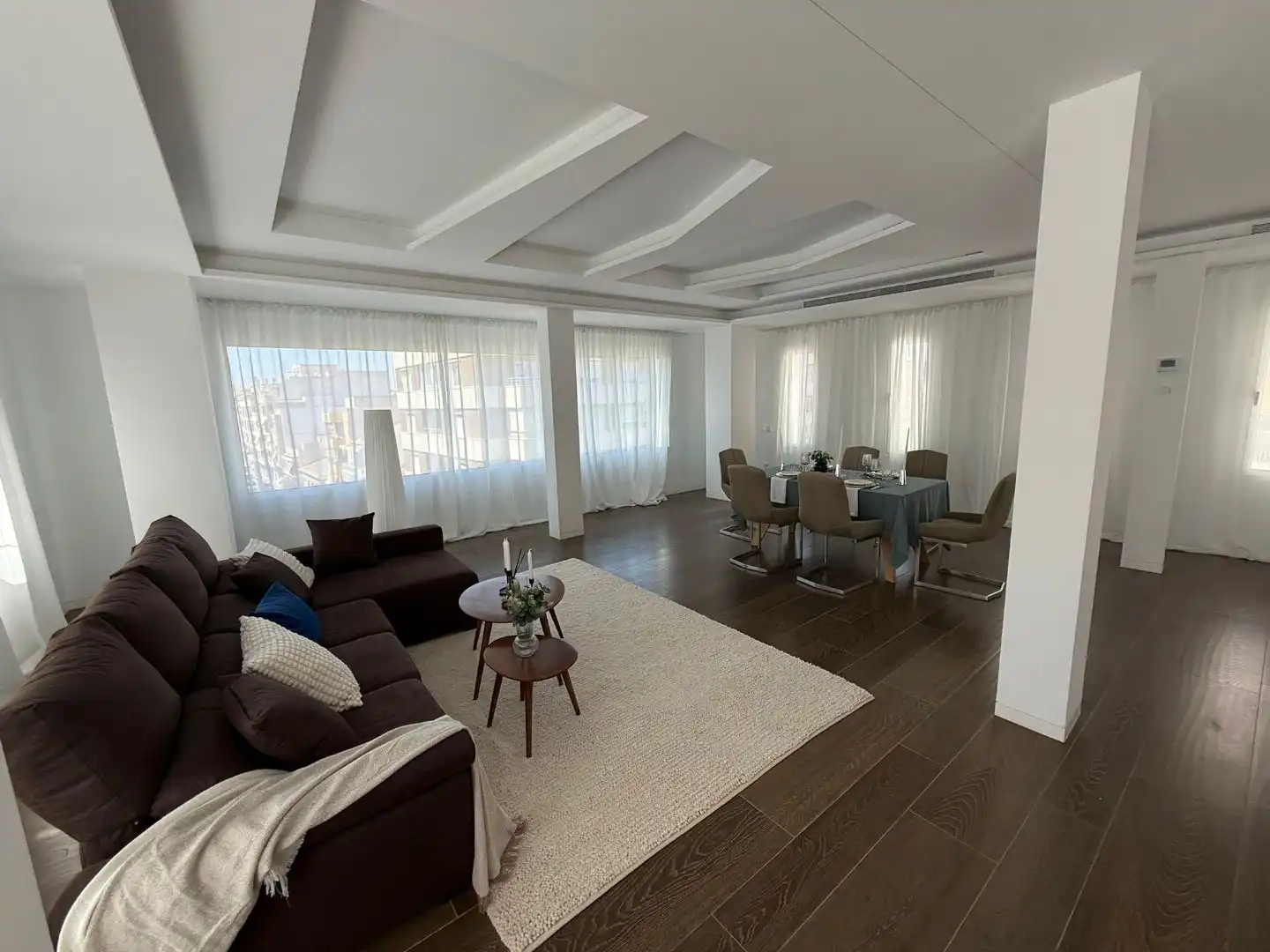 Sala d'estar de Àtic de lloguer en Torrevieja amb Aire condicionat i Terrassa