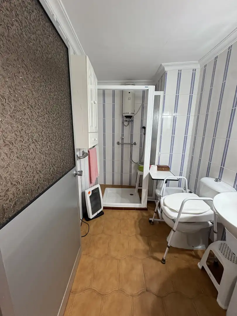 Piso en venta en Calle San Sebastián, 28, Centro - Doña Mercedes Baño de Piso en venta en Dos Hermanas
