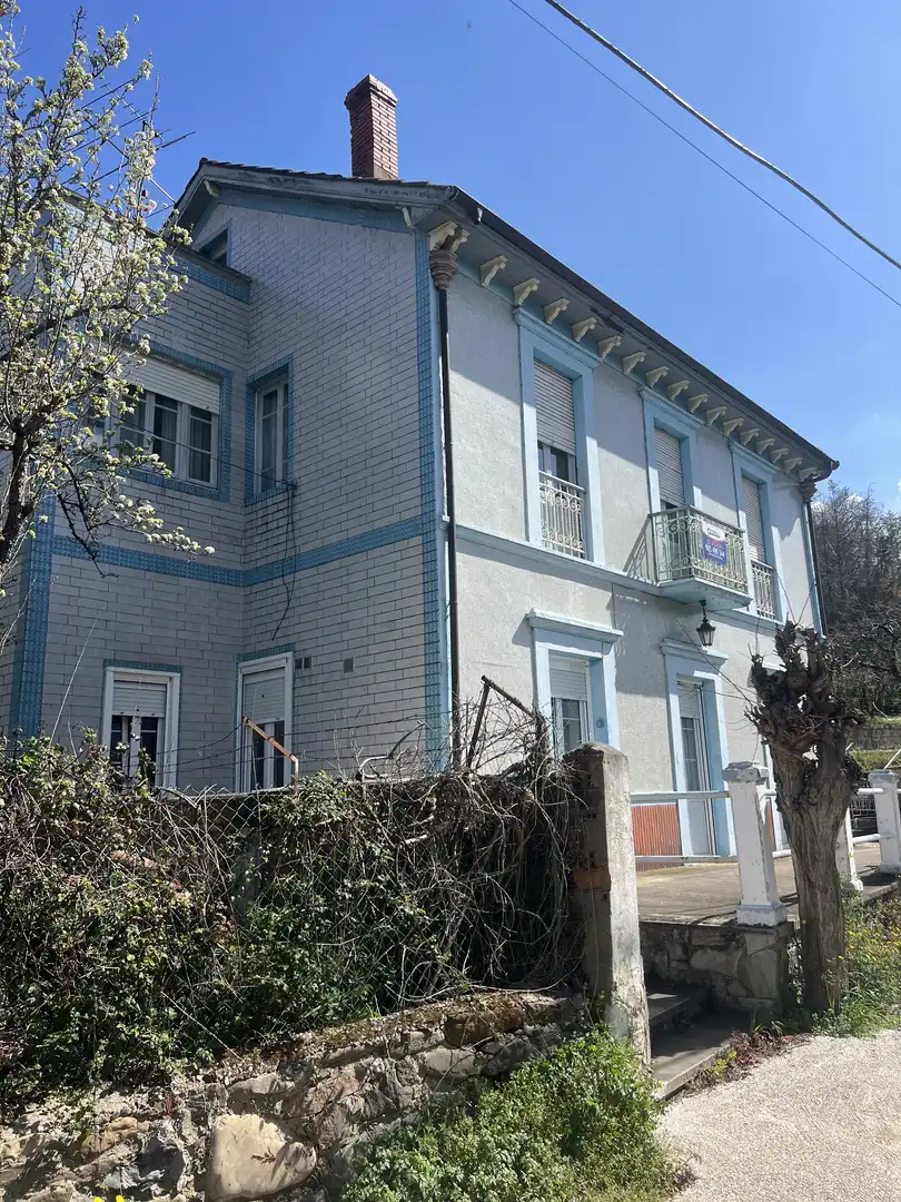 Vista exterior de Piso en venta en Lena con Jardín privado, Terraza y Amueblado
