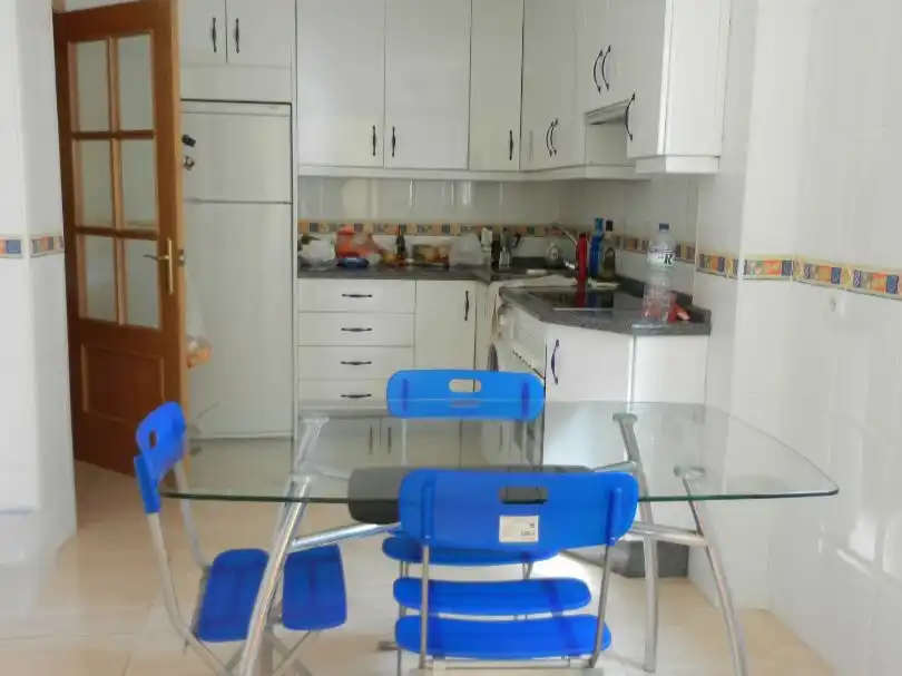 Piso de alquiler en Calle Rambla de Santa Teresa, 4, Zona Sur - Av. de España - San Miguel Cocina de Piso de alquiler en Plasencia con Aire acondicionado, Calefacción y Terraza