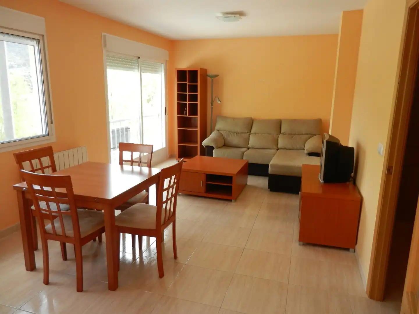 Piso de alquiler en Calle Rambla de Santa Teresa, 4, Zona Sur - Av. de España - San Miguel Sala de estar de Piso de alquiler en Plasencia con Aire acondicionado, Calefacción y Terraza