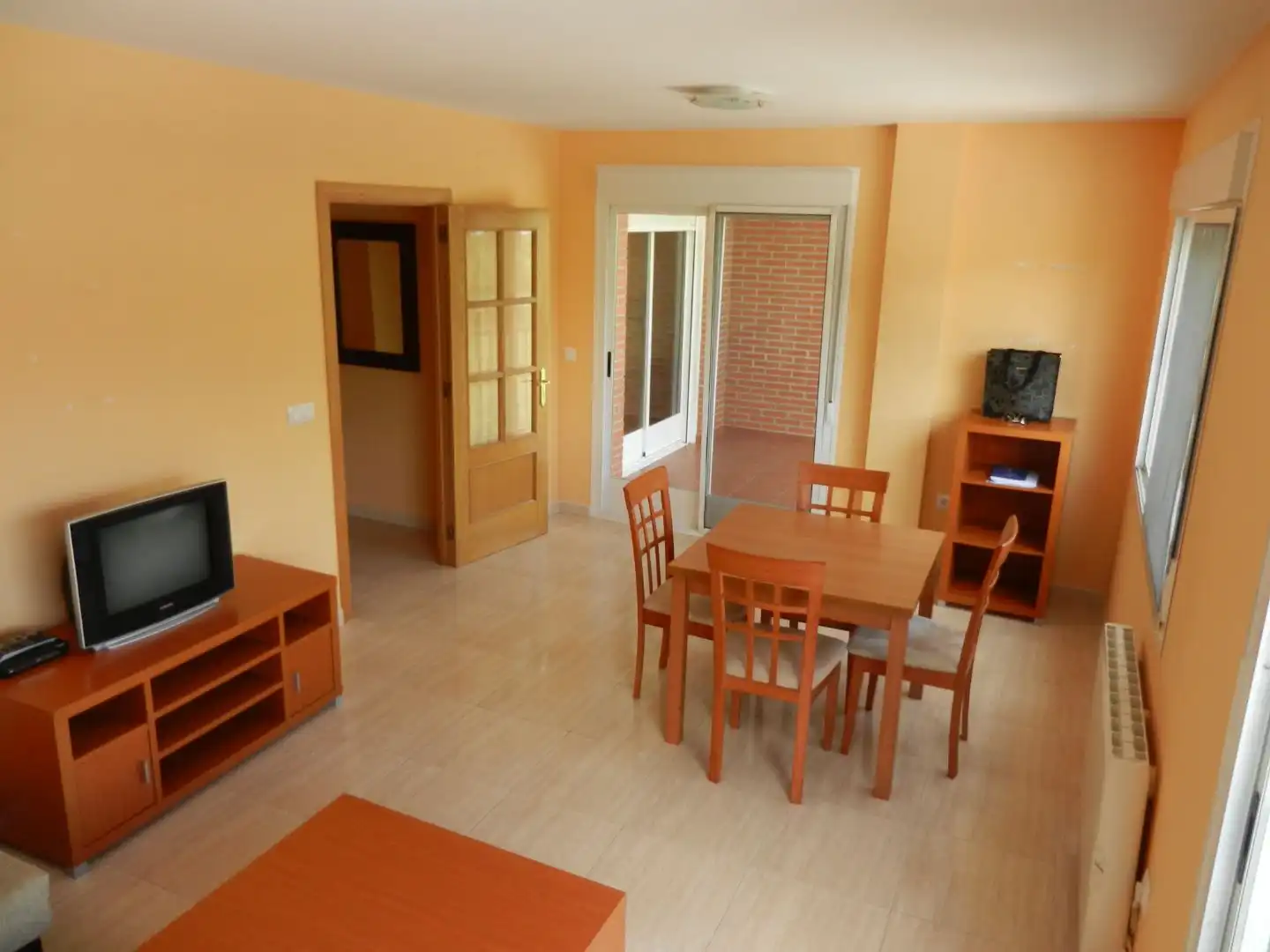 Piso de alquiler en Calle Rambla de Santa Teresa, 4, Zona Sur - Av. de España - San Miguel Sala de estar de Piso de alquiler en Plasencia con Aire acondicionado, Calefacción y Terraza