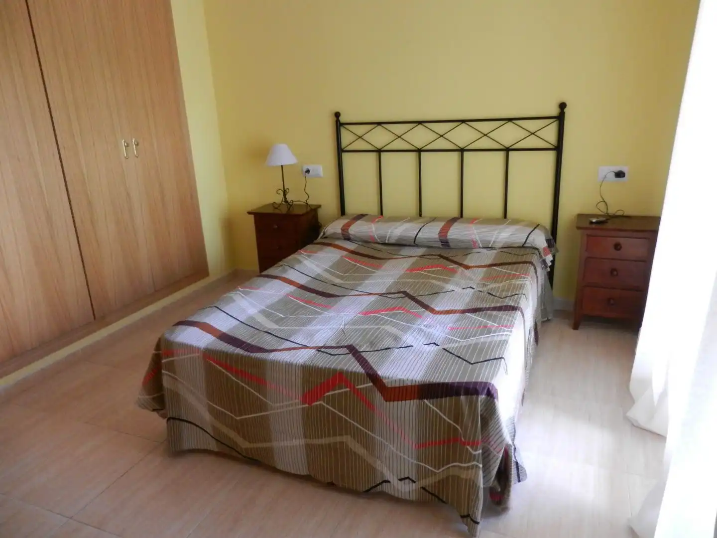 Piso de alquiler en Calle Rambla de Santa Teresa, 4, Zona Sur - Av. de España - San Miguel Habitación de Piso de alquiler en Plasencia con Aire acondicionado, Calefacción y Terraza