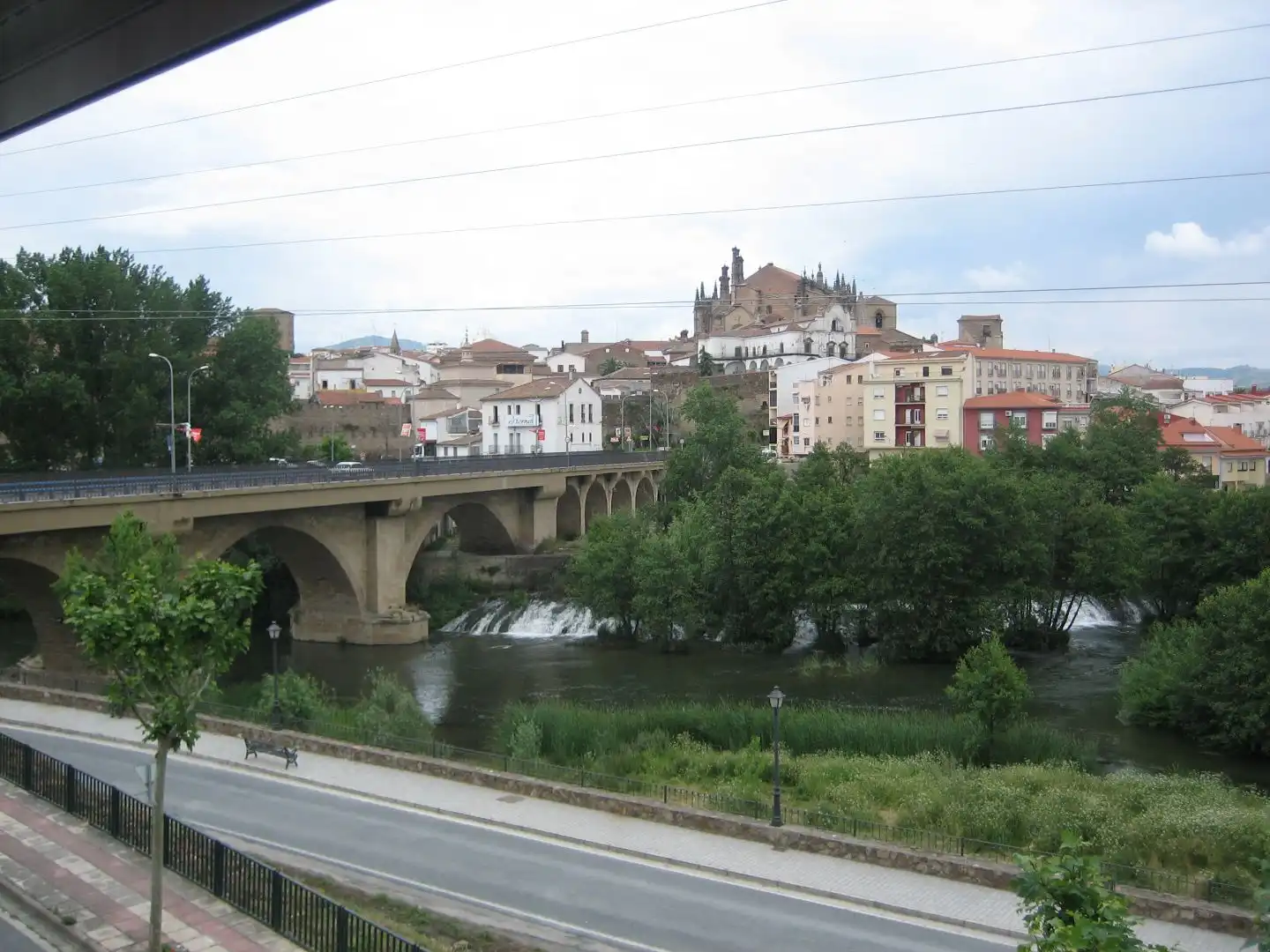 Piso de alquiler en Calle Rambla de Santa Teresa, 4, Zona Sur - Av. de España - San Miguel Vista exterior de Piso de alquiler en Plasencia con Aire acondicionado, Calefacción y Terraza