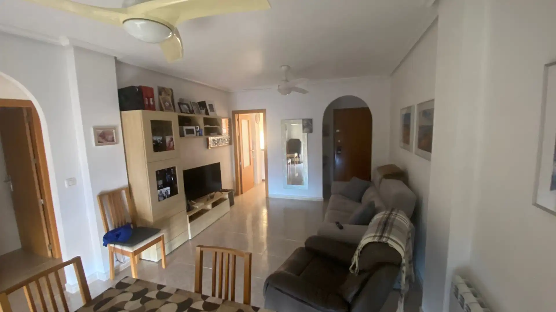 Piso en venta en Gran Vía de la Manga, Km 16, Dos Mares Sala de estar de Piso en venta en La Manga del Mar Menor con Aire acondicionado, Piscina y Balcón