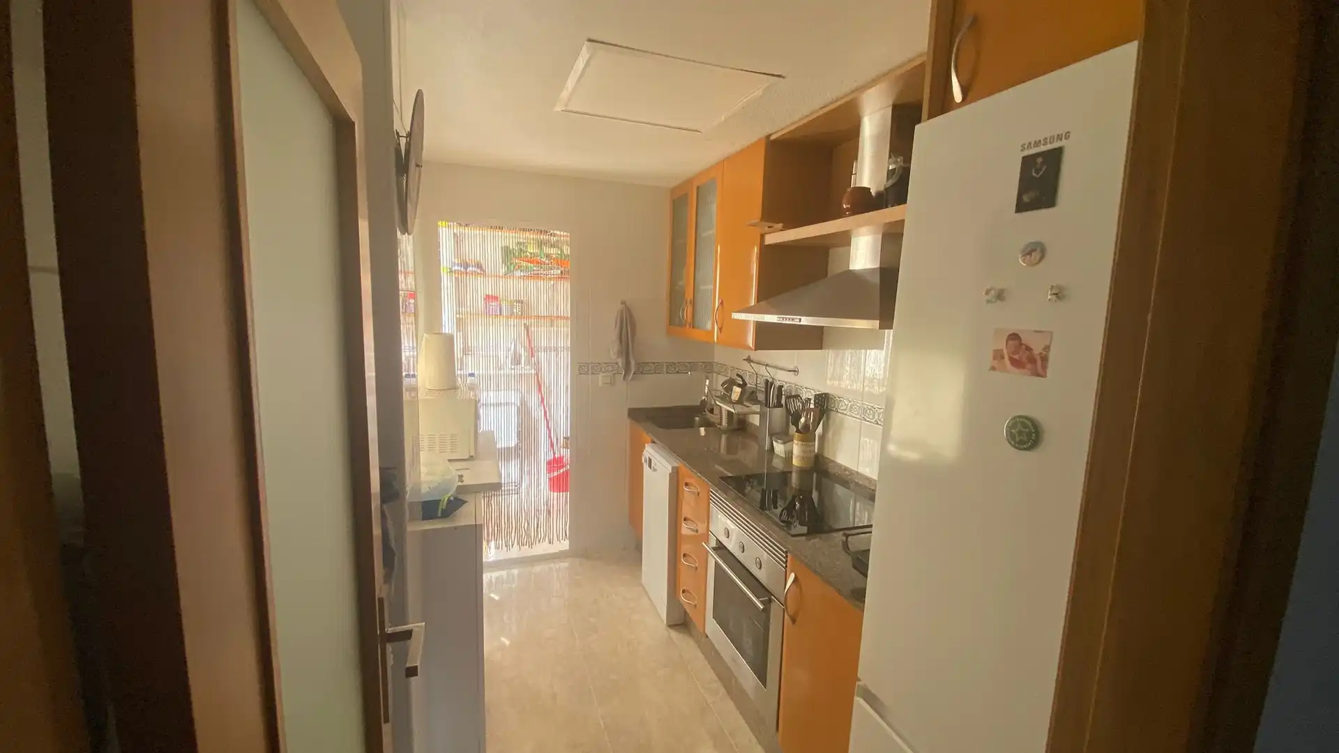 Piso en venta en Gran Vía de la Manga, Km 16, Dos Mares Cocina de Piso en venta en La Manga del Mar Menor con Aire acondicionado, Piscina y Balcón
