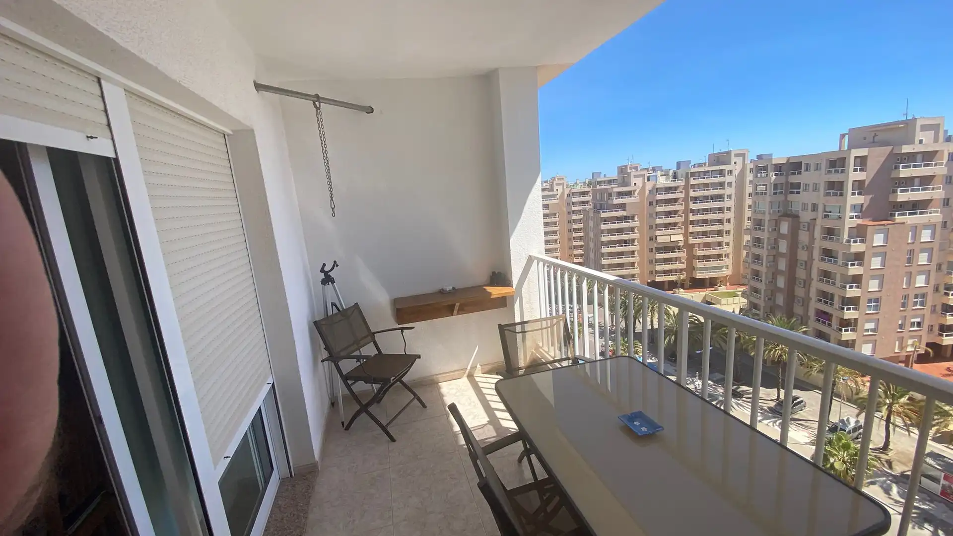 Piso en venta en Gran Vía de la Manga, Km 16, Dos Mares Terraza de Piso en venta en La Manga del Mar Menor con Aire acondicionado, Piscina y Balcón