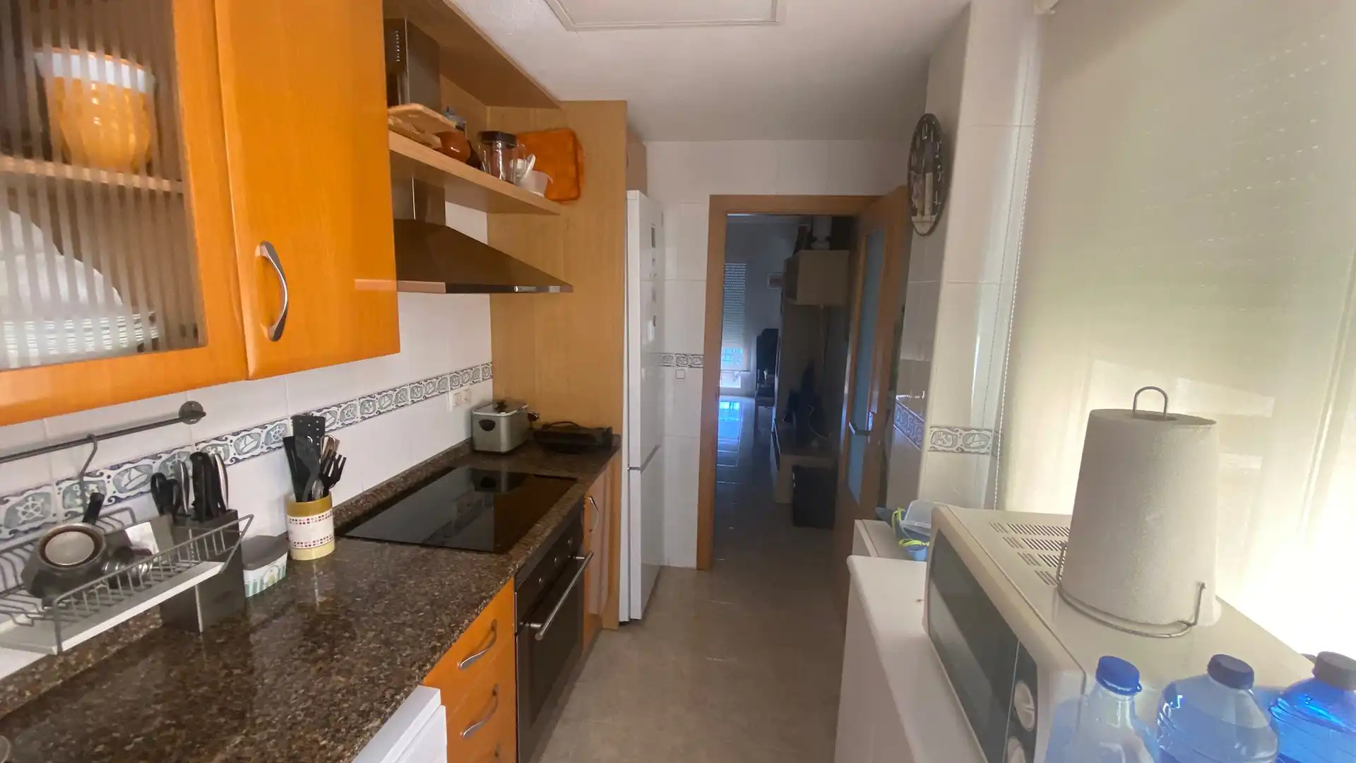 Piso en venta en Gran Vía de la Manga, Km 16, Dos Mares Cocina de Piso en venta en La Manga del Mar Menor con Aire acondicionado, Piscina y Balcón