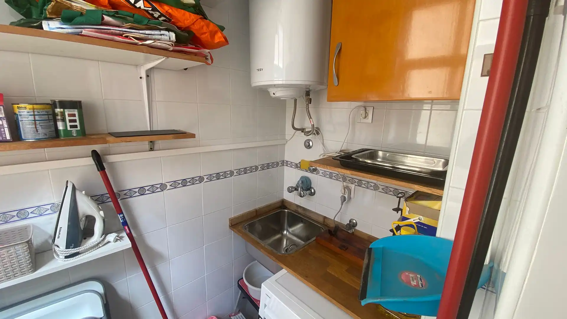 Piso en venta en Gran Vía de la Manga, Km 16, Dos Mares Cocina de Piso en venta en La Manga del Mar Menor con Aire acondicionado, Piscina y Balcón