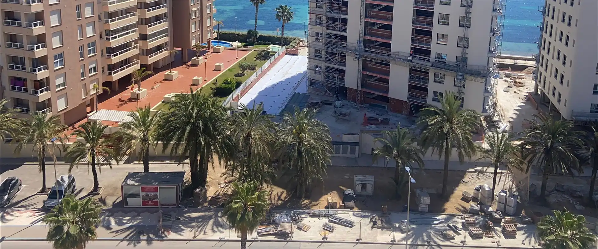 Piso en venta en Gran Vía de la Manga, Km 16, Dos Mares Vista exterior de Piso en venta en La Manga del Mar Menor con Aire acondicionado, Piscina y Balcón