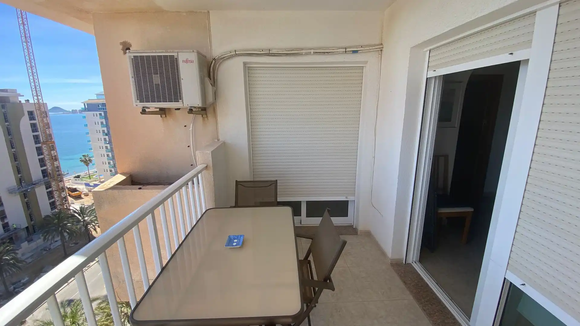 Piso en venta en Gran Vía de la Manga, Km 16, Dos Mares Terraza de Piso en venta en La Manga del Mar Menor con Aire acondicionado, Piscina y Balcón