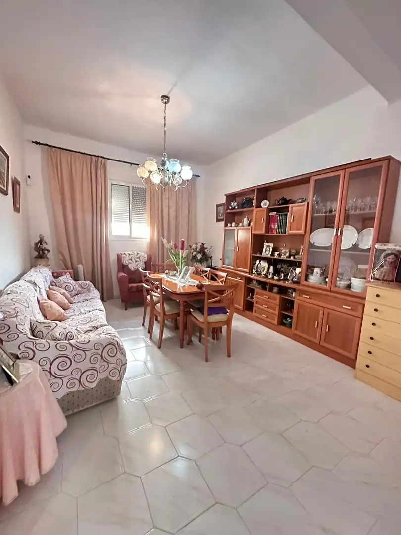 Planta baixa en venda a Avenida Agustín Bálsamo, 12, Bajadilla - Fuente Nueva Sala d'estar de Planta baixa en venda en Algeciras amb Balcó