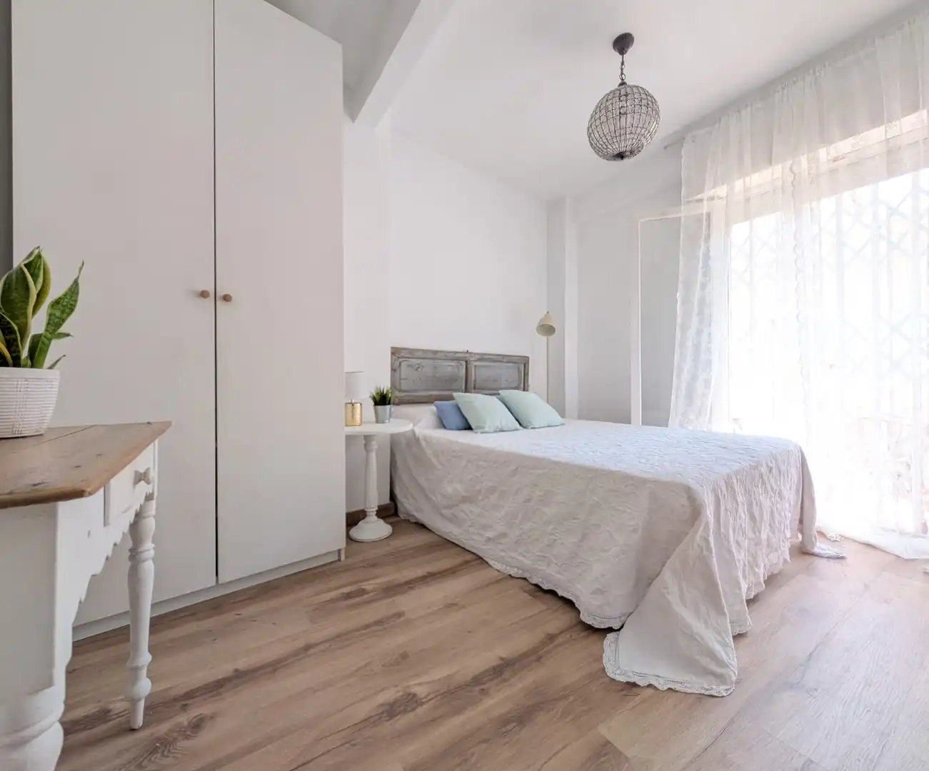 Flat for rent in Calle Peligros, 49, San Antón Bedroom of Flat for rent in Alicante / Alacant with Parquet flooring, Furnished and Balcony