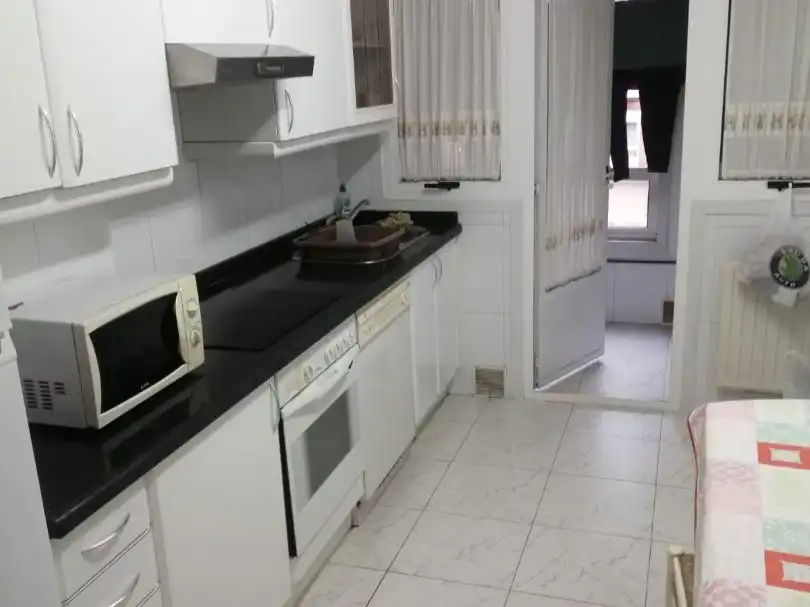 Room in Rúa Carlos Martínez Barbeito Moras, 4, Someso - Matogrande Kitchen of Flat for share in A Coruña Capital with Heating, Parquet flooring and Furnished