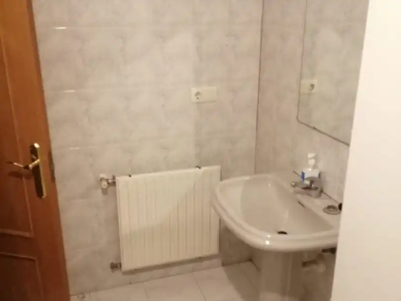 Room in Rúa Carlos Martínez Barbeito Moras, 4, Someso - Matogrande Bathroom of Flat for share in A Coruña Capital with Heating, Parquet flooring and Furnished