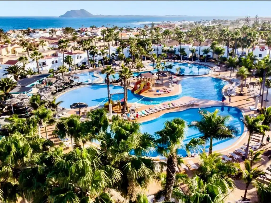 Flat for rent in Calle Maxorata, 2, Corralejo Exterior view of Flat for rent in La Oliva with Terrace, Swimming Pool and Furnished