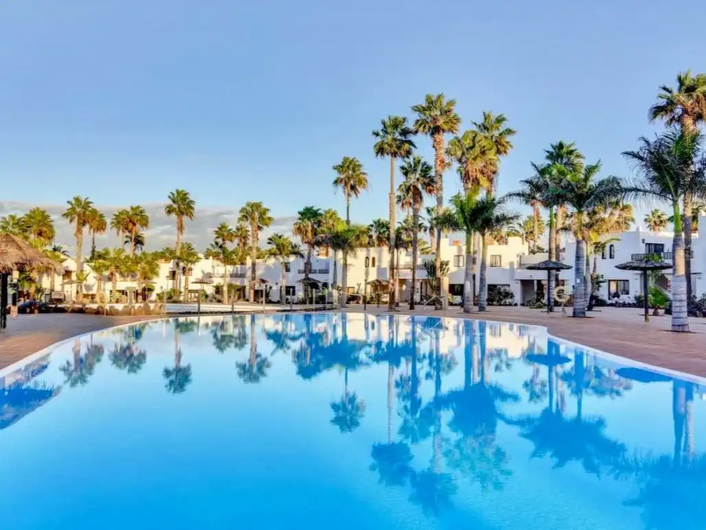 Flat for rent in Calle Maxorata, 2, Corralejo Exterior view of Flat for rent in La Oliva with Terrace, Swimming Pool and Furnished