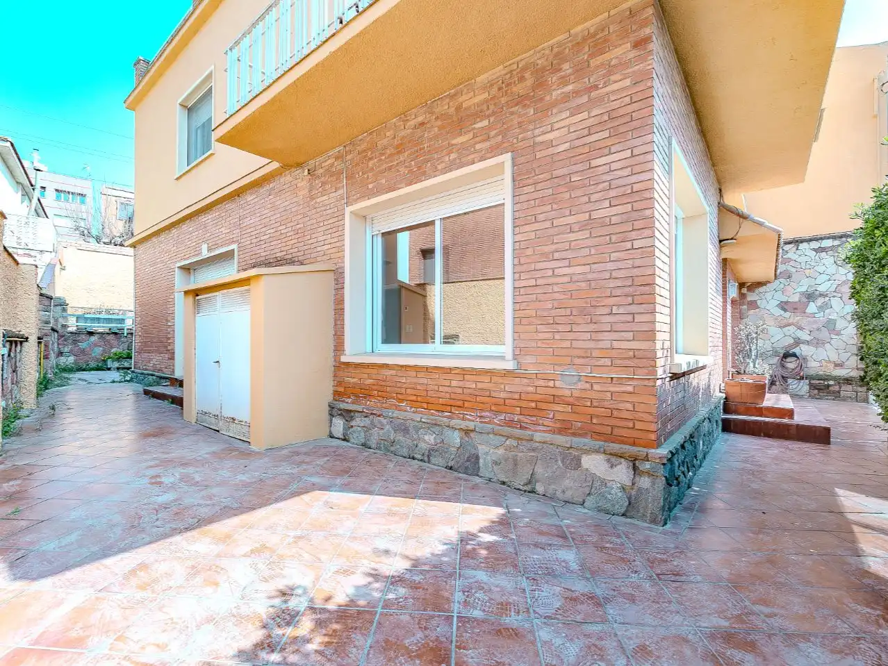 Wohnung zum Verkauf in Avinguda Antoni Gaudí, 50, Centre Außenansicht von Wohnung zum Verkauf in Sant Quirze del Vallès mit Terrasse, Schwimmbad und Balkon