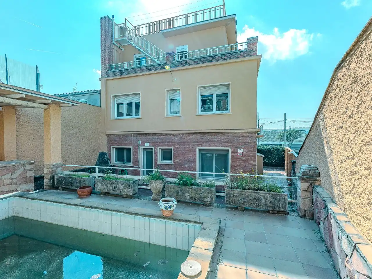 Wohnung zum Verkauf in Avinguda Antoni Gaudí, 50, Centre Außenansicht von Wohnung zum Verkauf in Sant Quirze del Vallès mit Terrasse, Schwimmbad und Balkon
