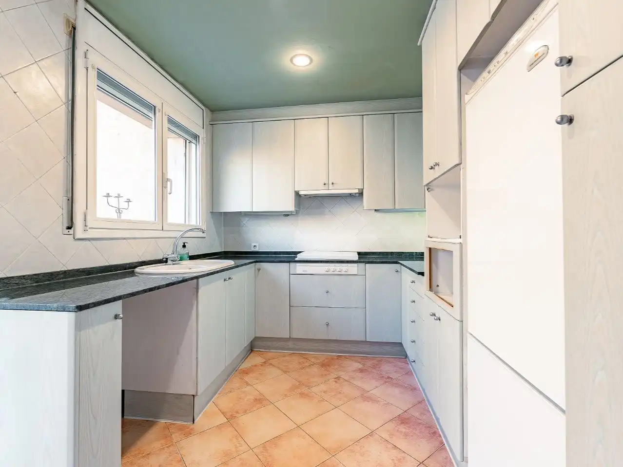 Wohnung zum Verkauf in Avinguda Antoni Gaudí, 50, Centre Küche von Wohnung zum Verkauf in Sant Quirze del Vallès mit Terrasse, Schwimmbad und Balkon
