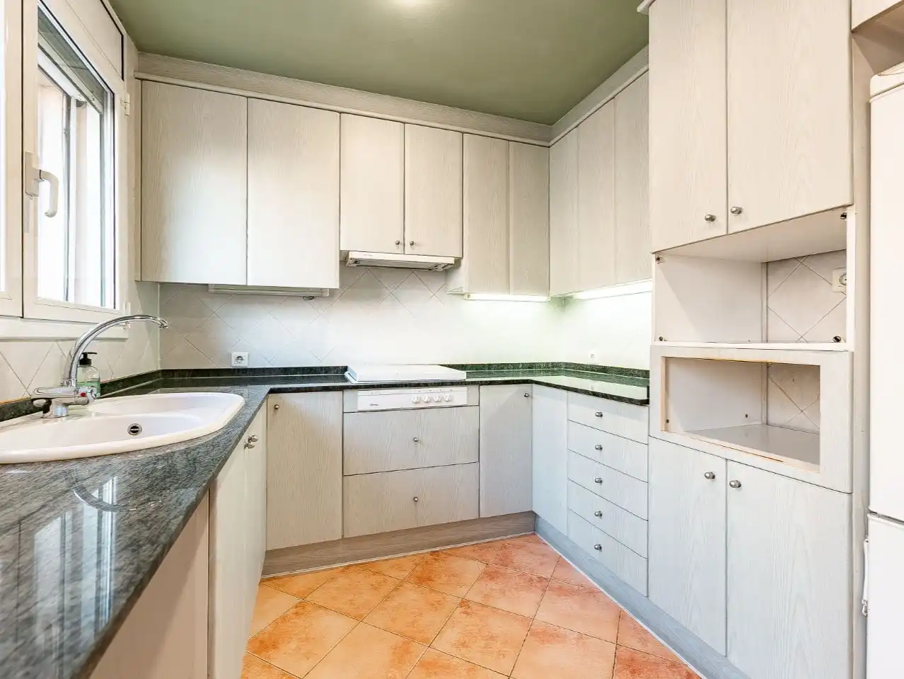 Wohnung zum Verkauf in Avinguda Antoni Gaudí, 50, Centre Küche von Wohnung zum Verkauf in Sant Quirze del Vallès mit Terrasse, Schwimmbad und Balkon
