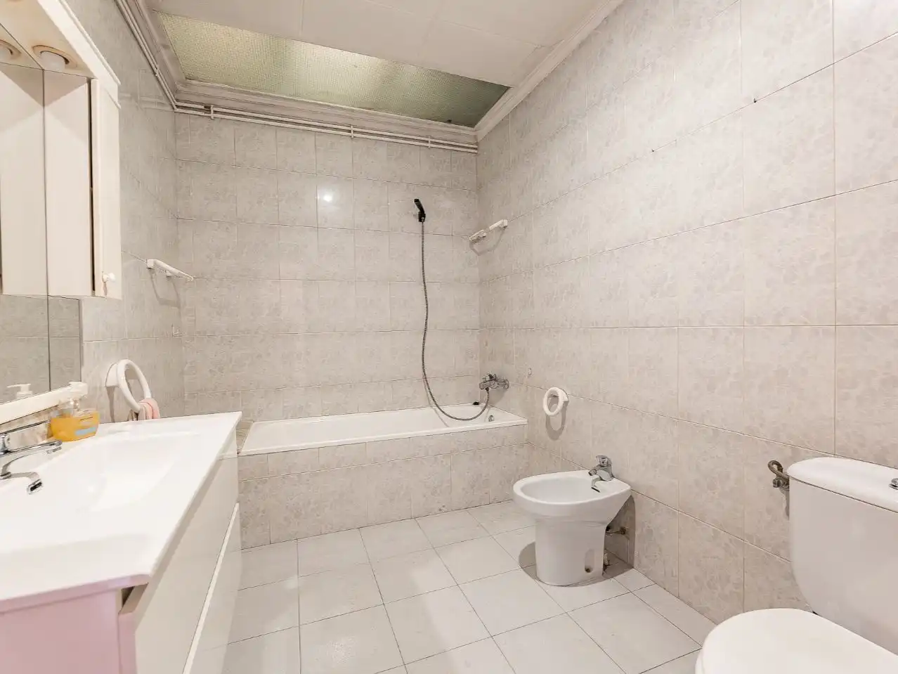 Wohnung zum Verkauf in Avinguda Antoni Gaudí, 50, Centre Badezimmer von Wohnung zum Verkauf in Sant Quirze del Vallès mit Terrasse, Schwimmbad und Balkon