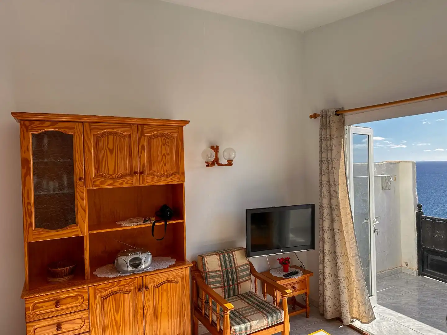 Flat for sale in Avenida los Guaires, 36, Arguineguín Living room of Flat for sale in Mogán with Terrace, Swimming Pool and Furnished