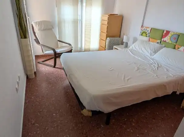 Pis en venda a Zona Concordia Dormitori de Pis en venda en Burjassot amb Aire condicionat, Calefacció i Aparcament comunitari