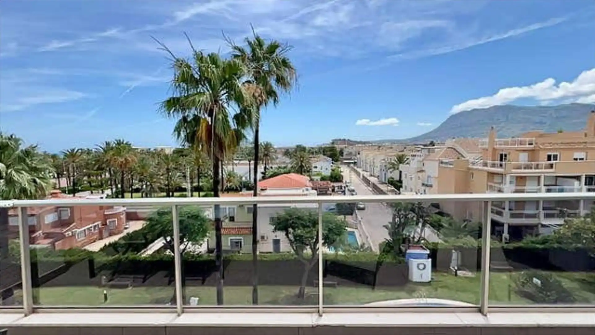Vista exterior de Ático en venta en Dénia con Terraza y Piscina