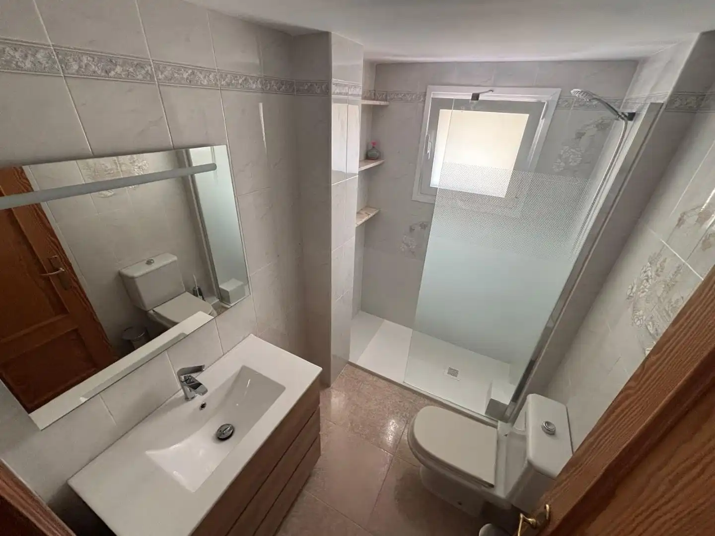 Piso de alquiler en Carrer del Mestre Giner, 10, El Castell Baño de Piso de alquiler en Burjassot con Aire acondicionado, Calefacción y Amueblado