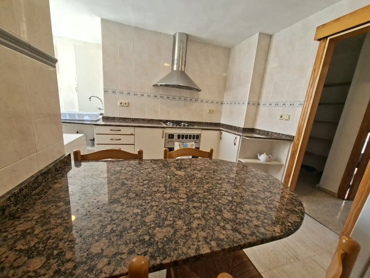 Wohnung zum Verkauf in Calle Cuenca, 1b, Barrio de San Blas Küche von Wohnung zum Verkauf in Alicante / Alacant mit Klimaanlage und Balkon