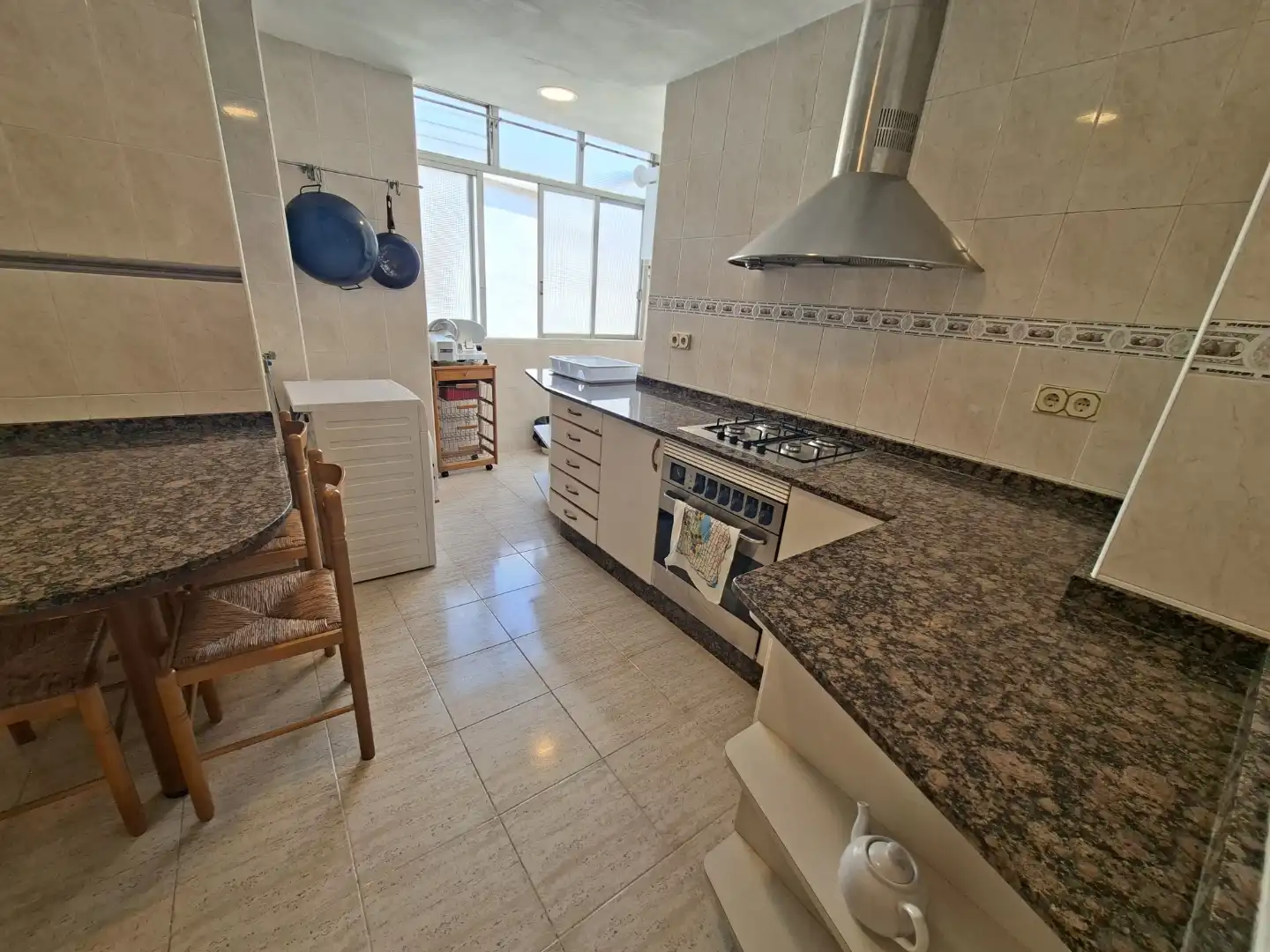 Wohnung zum Verkauf in Calle Cuenca, 1b, Barrio de San Blas Küche von Wohnung zum Verkauf in Alicante / Alacant mit Klimaanlage und Balkon