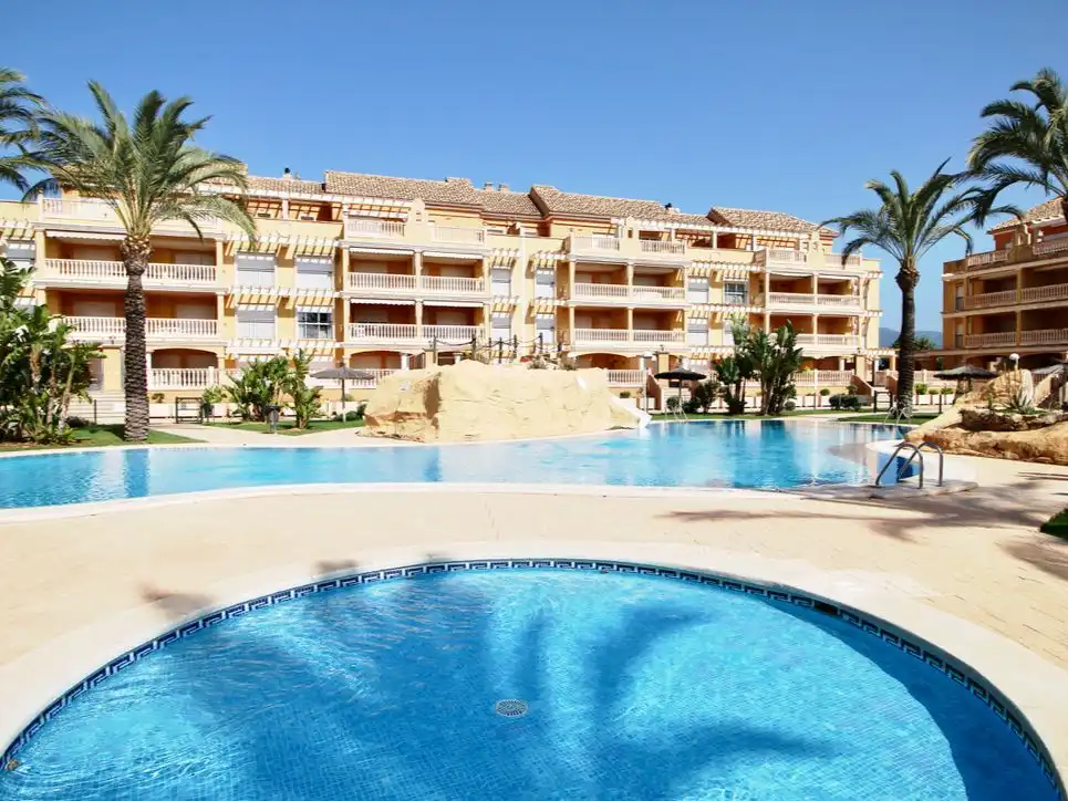 Wohnung zur Miete in Carretera de les Marines a Dénia, El Palmar - Los Molinos Schwimmbecken von Wohnung zur Miete in Dénia mit Klimaanlage, Heizung und Privatgarten