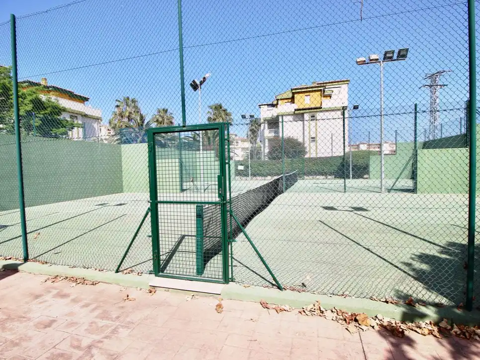 Wohnung zur Miete in Carretera de les Marines a Dénia, El Palmar - Los Molinos Außenansicht von Wohnung zur Miete in Dénia mit Klimaanlage, Heizung und Privatgarten