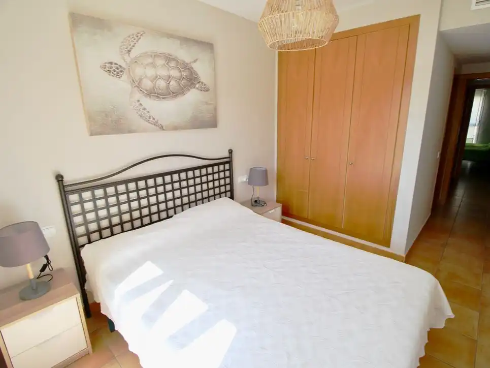 Wohnung zur Miete in Carretera de les Marines a Dénia, El Palmar - Los Molinos Schlafzimmer von Wohnung zur Miete in Dénia mit Klimaanlage, Heizung und Privatgarten