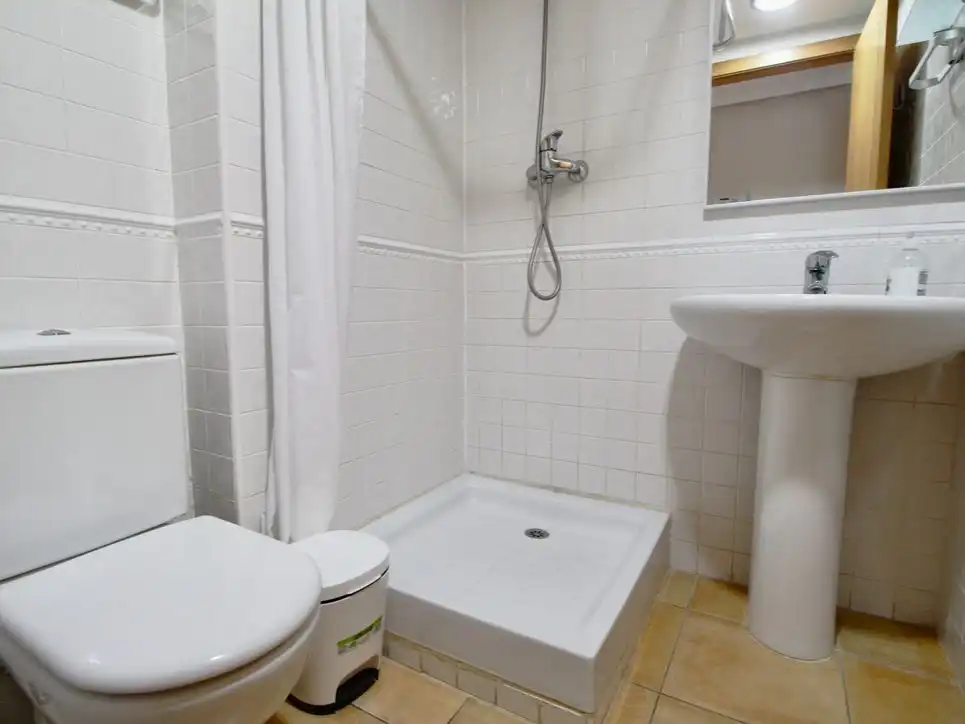 Wohnung zur Miete in Carretera de les Marines a Dénia, El Palmar - Los Molinos Badezimmer von Wohnung zur Miete in Dénia mit Klimaanlage, Heizung und Privatgarten
