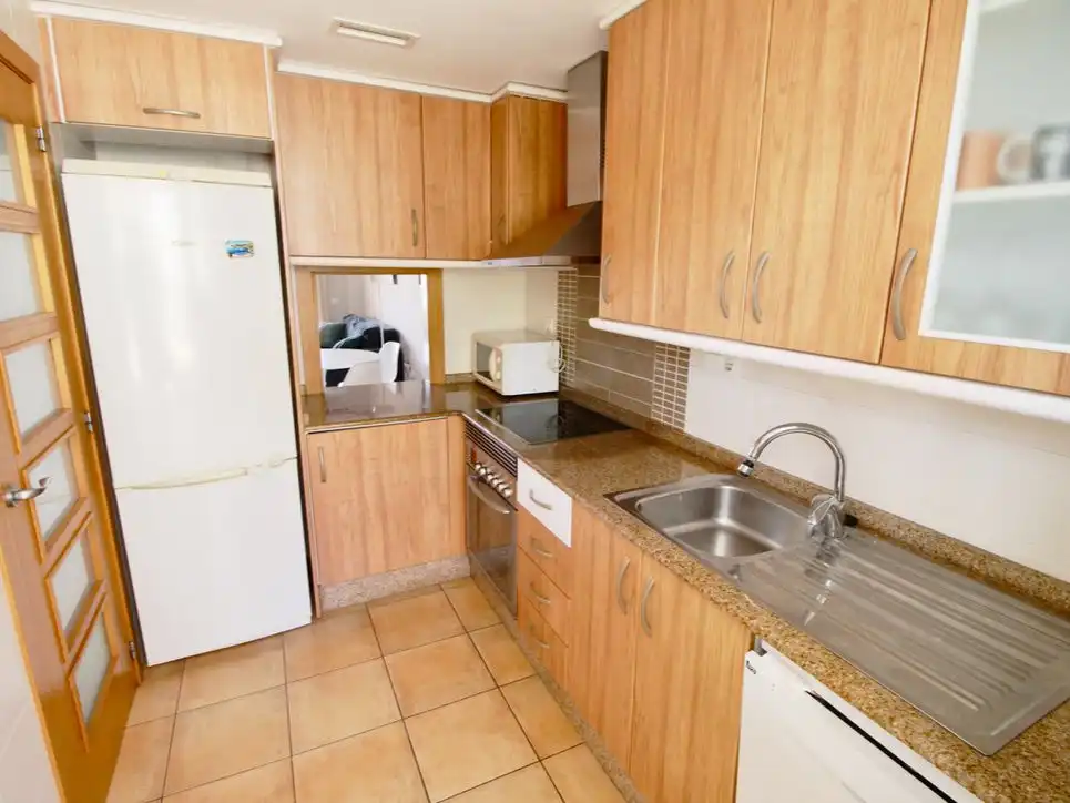 Wohnung zur Miete in Carretera de les Marines a Dénia, El Palmar - Los Molinos Küche von Wohnung zur Miete in Dénia mit Klimaanlage, Heizung und Privatgarten