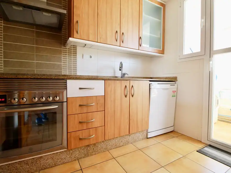 Wohnung zur Miete in Carretera de les Marines a Dénia, El Palmar - Los Molinos Küche von Wohnung zur Miete in Dénia mit Klimaanlage, Heizung und Privatgarten