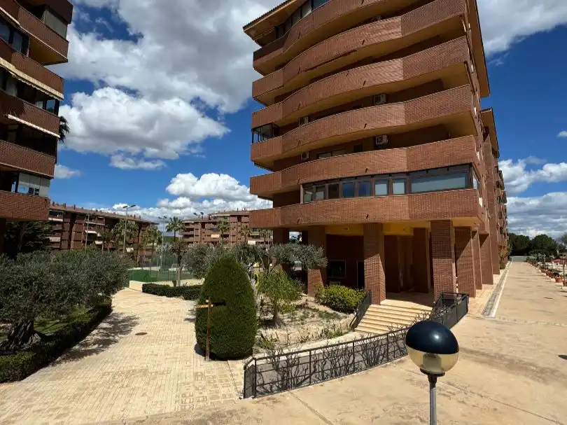 Pis en venda a Calle Madre Teresa de Calcuta, 4, Vistahermosa Vista exterior de Pis en venda en Alicante / Alacant amb Aire condicionat, Terrassa i Piscina