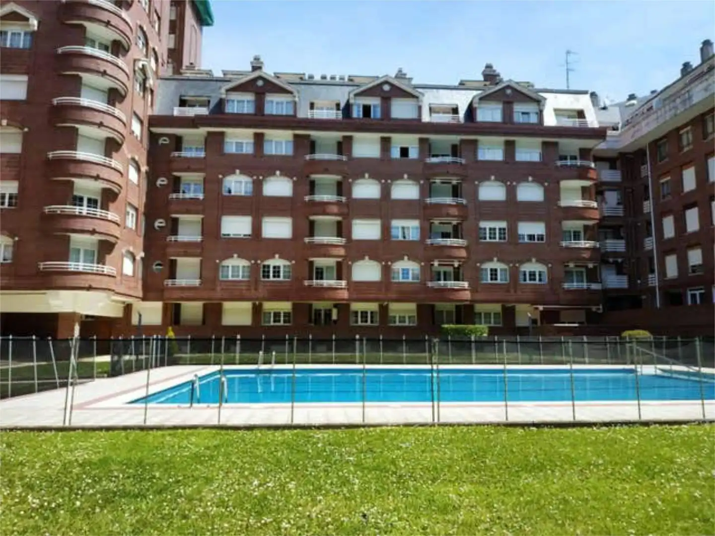 Piso de alquiler en Cotolino Piscina de Piso de alquiler en Castro-Urdiales con Calefacción, Jardín privado y Terraza
