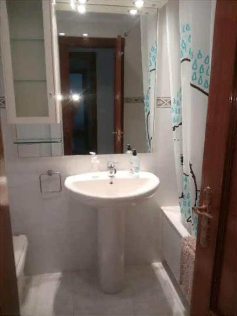 Piso de alquiler en Cotolino Baño de Piso de alquiler en Castro-Urdiales con Calefacción, Jardín privado y Terraza