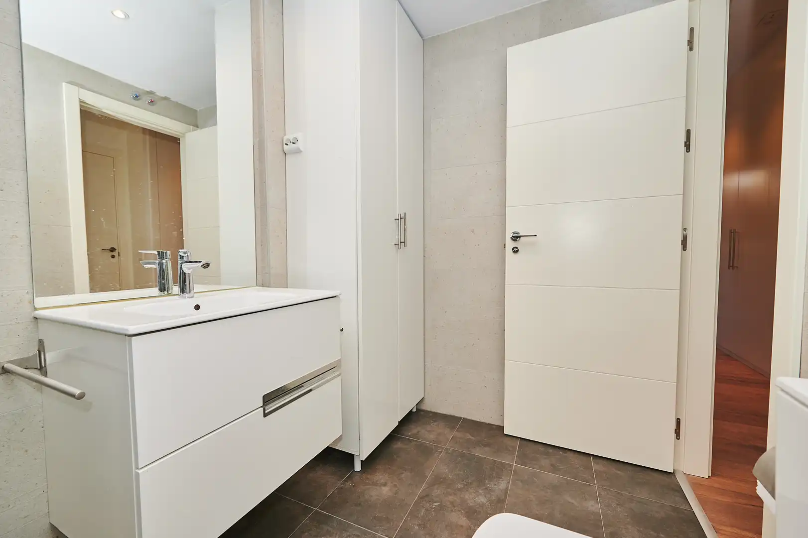 Piso en venta en Calle de Luis Martinez Feduchi, 40h, Encinar de los Reyes Baño de Piso en venta en La Moraleja con Aire acondicionado, Terraza y Piscina