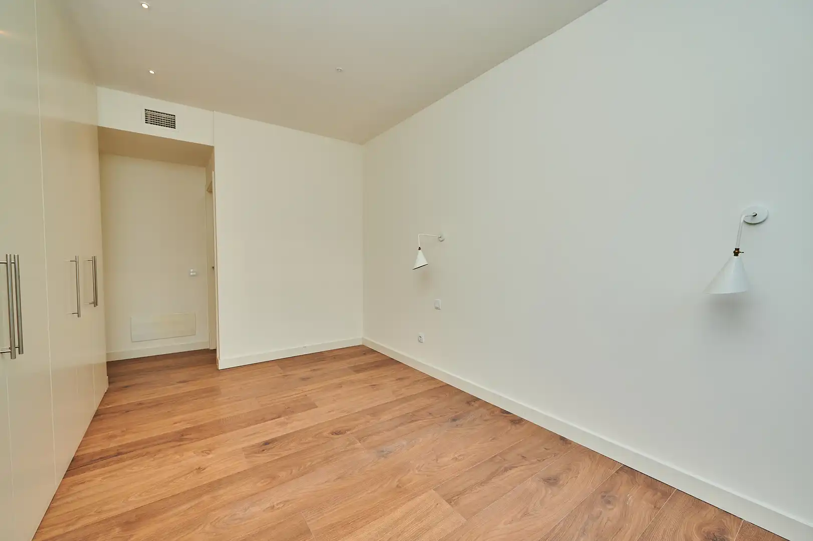 Piso en venta en Calle de Luis Martinez Feduchi, 40h, Encinar de los Reyes Piso en venta en La Moraleja con Aire acondicionado, Terraza y Piscina