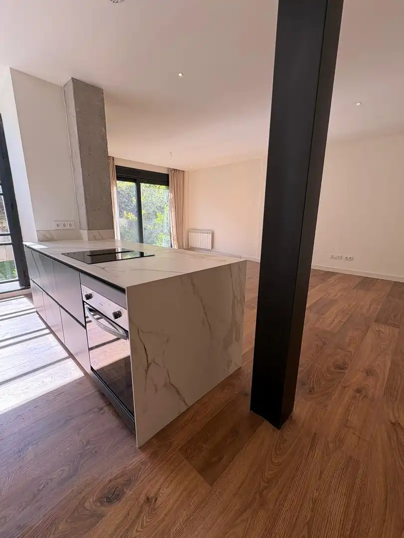 Piso en venta en Calle de Luis Martinez Feduchi, 40h, Encinar de los Reyes Cocina de Piso en venta en La Moraleja con Aire acondicionado, Terraza y Piscina