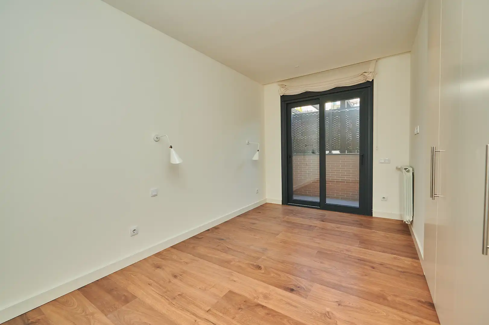 Piso en venta en Calle de Luis Martinez Feduchi, 40h, Encinar de los Reyes Habitación de Piso en venta en La Moraleja con Aire acondicionado, Terraza y Piscina