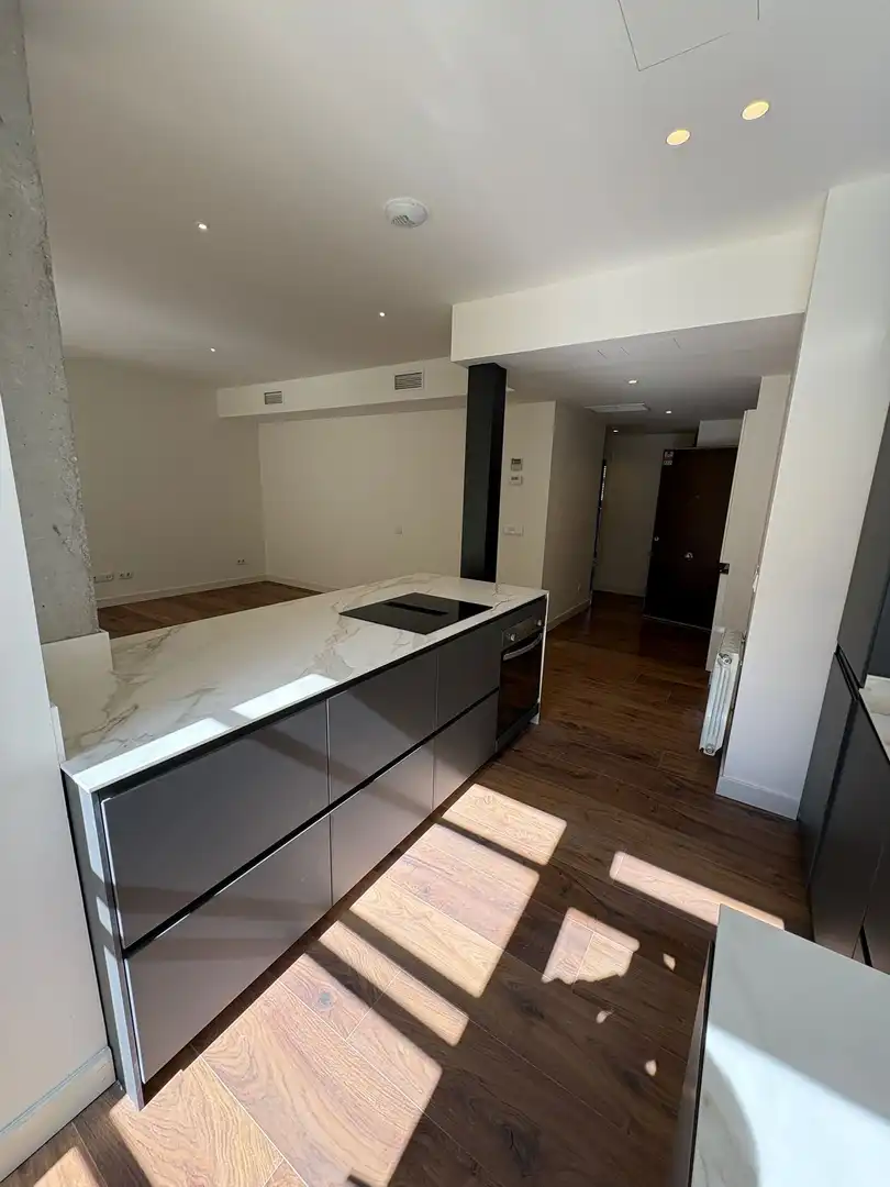 Piso en venta en Calle de Luis Martinez Feduchi, 40h, Encinar de los Reyes Cocina de Piso en venta en La Moraleja con Aire acondicionado, Terraza y Piscina