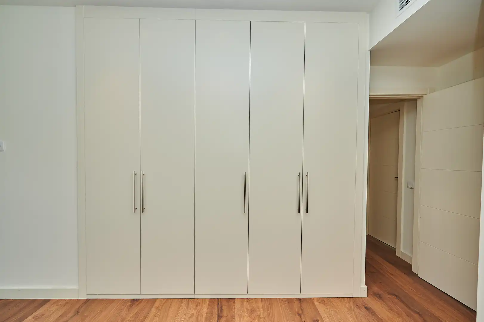 Piso en venta en Calle de Luis Martinez Feduchi, 40h, Encinar de los Reyes Habitación de Piso en venta en La Moraleja con Aire acondicionado, Terraza y Piscina