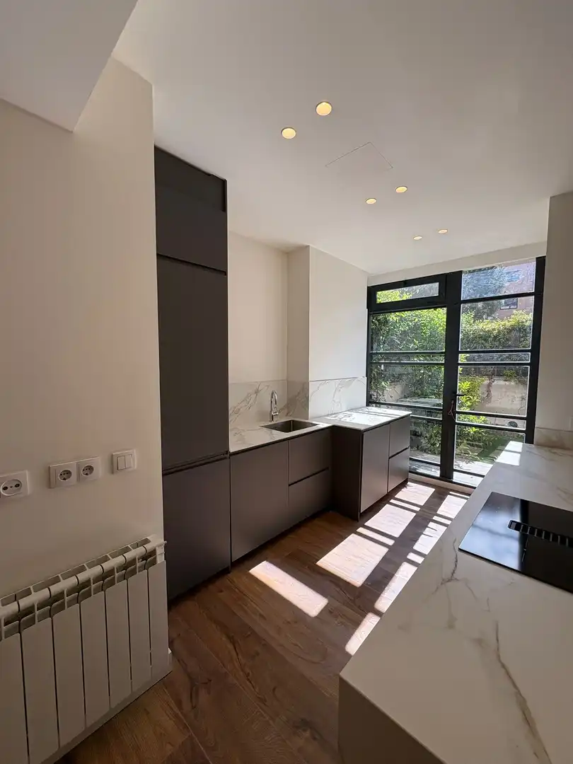 Piso en venta en Calle de Luis Martinez Feduchi, 40h, Encinar de los Reyes Cocina de Piso en venta en La Moraleja con Aire acondicionado, Terraza y Piscina