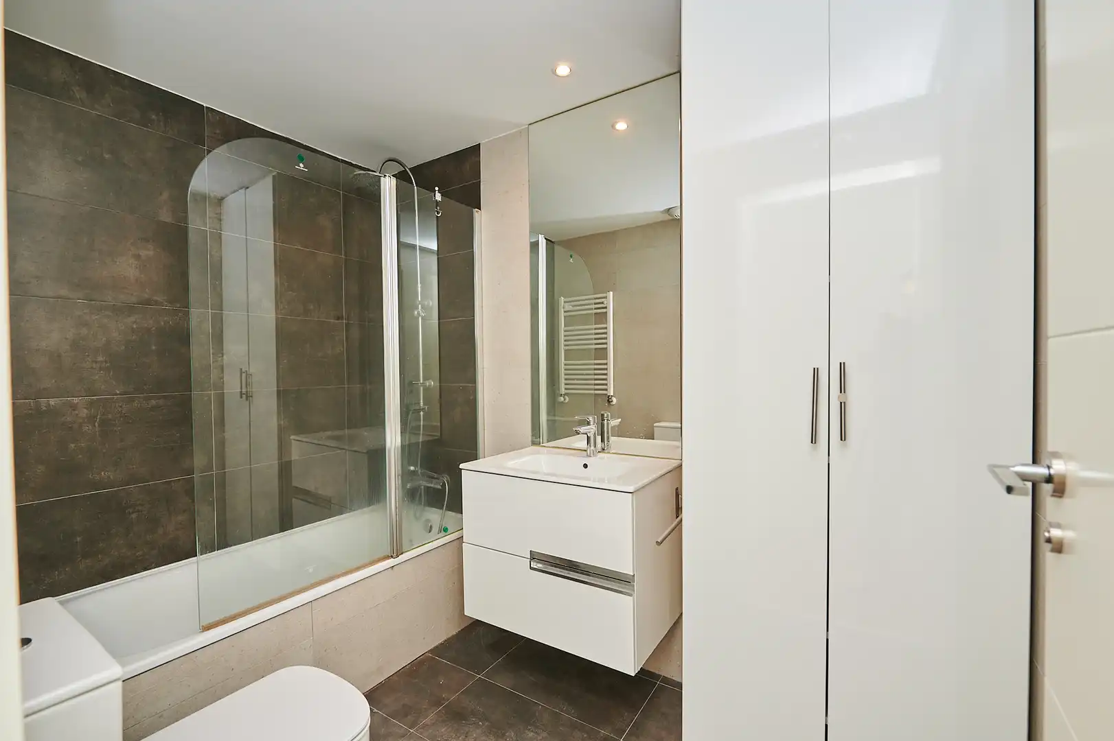 Piso en venta en Calle de Luis Martinez Feduchi, 40h, Encinar de los Reyes Baño de Piso en venta en La Moraleja con Aire acondicionado, Terraza y Piscina